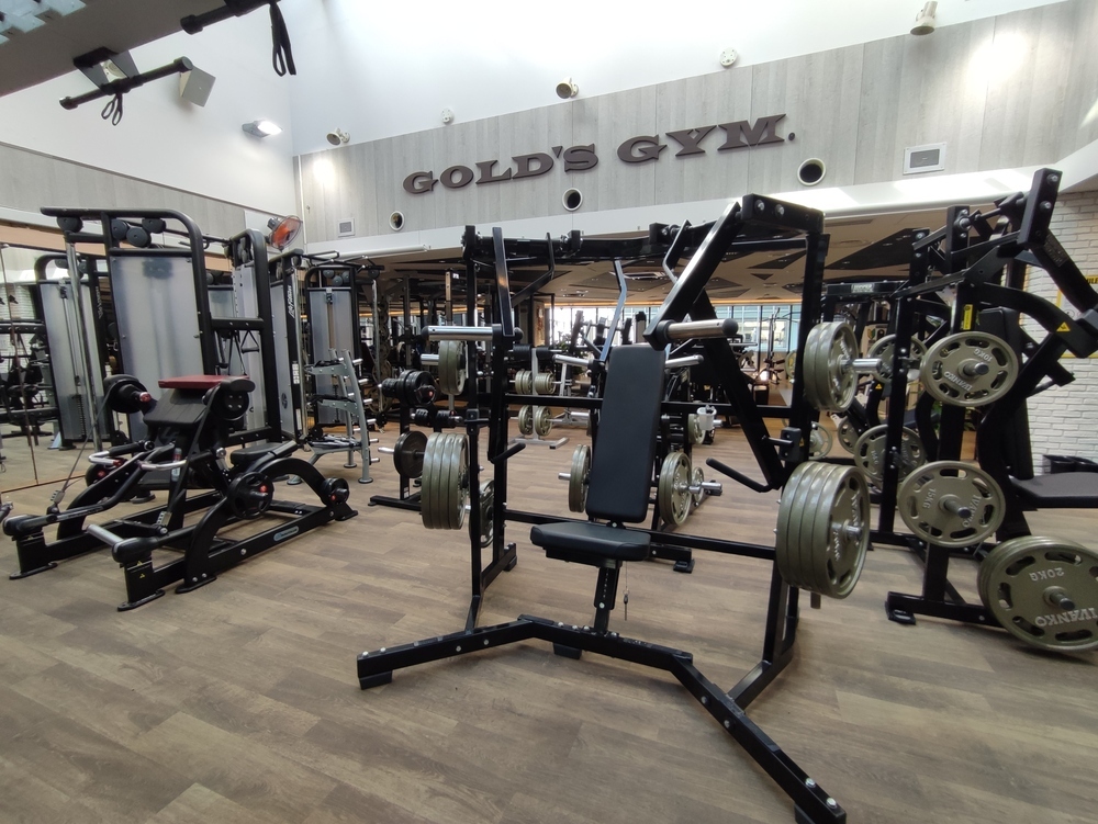 GOLD'S GYM